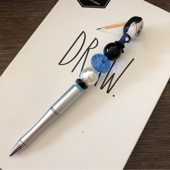 Disney Doorables: Ratatouille: Anton Ego handmade beaded pen - Picture 2 of 3